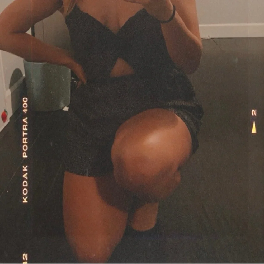Black romper - Picture 3 of 3